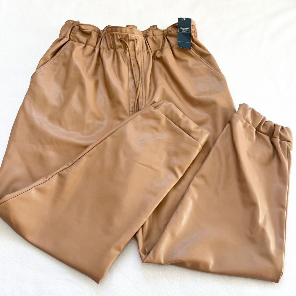 NWT Abercrombie and Fitch Vegan Leather Tan Joggers Size‎ Large